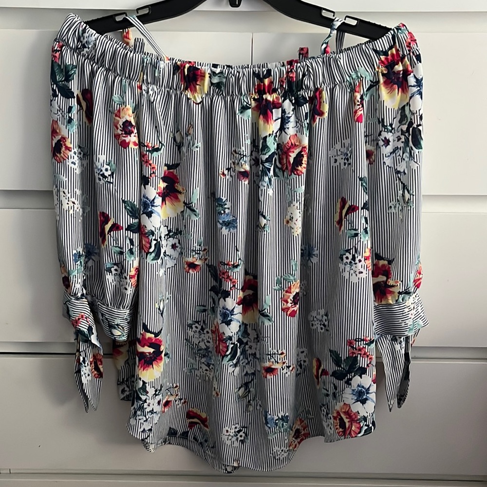 Off-Shoulder Floral & Stripe Pattern Blouse - FORTUNE + IVY - Great Condition